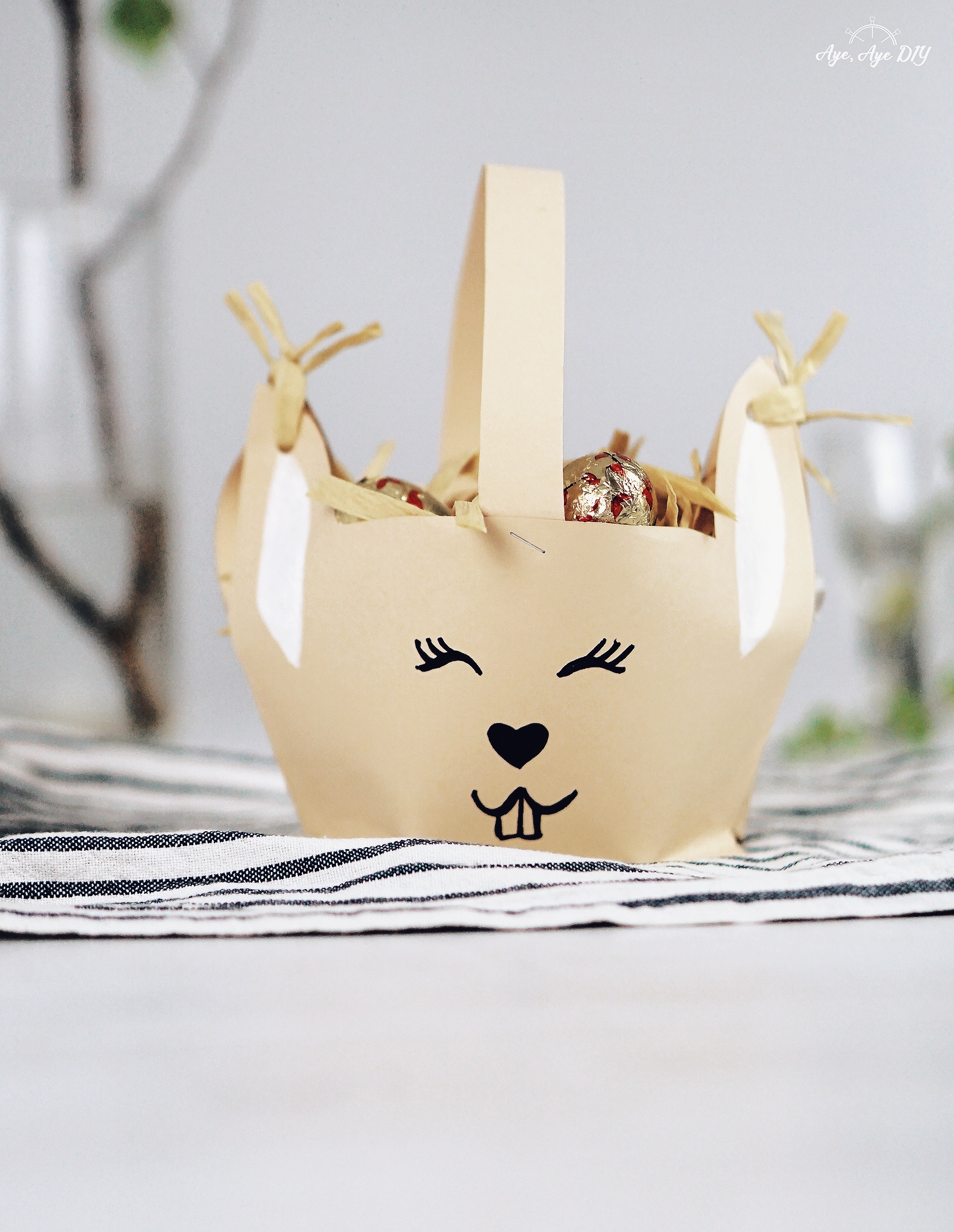 Hasen Osternest basteln: Osterkörbchen Vorlage zum Ausdrucken - Aye