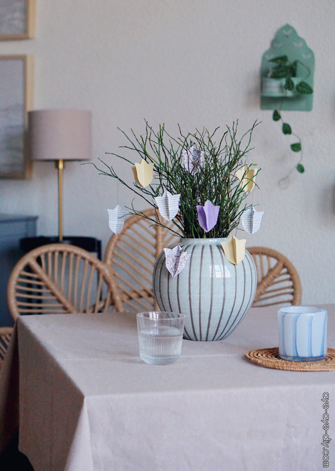 Tulpen basteln aus Papier - Osterstrauss dekorieren mit DIY Anhängern